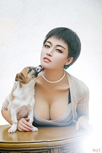 人气嫩模潘春辉前挺后撅的写真(23)