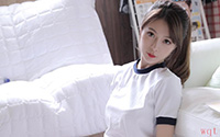 体操服清纯美女甜美居家写真(9)